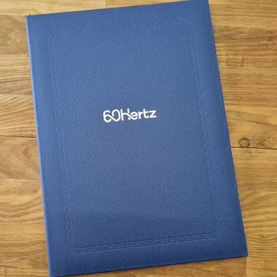 상장케이스 샘플_세로형_네이비_나뭇결패턴 SC000721